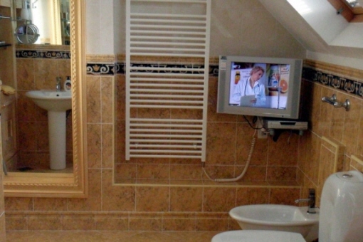 badezimmer-mit-tv-split